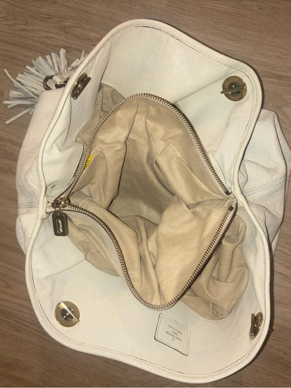 White Louis Vuitton shoulder tote bag - Picture 4 of 6